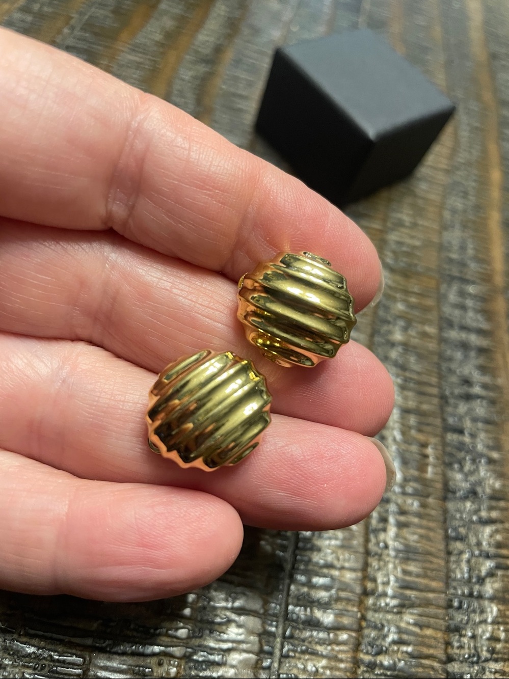 NINA RICCI Gold Tone Clip On Earrings Vintage - Picture 5 of 5
